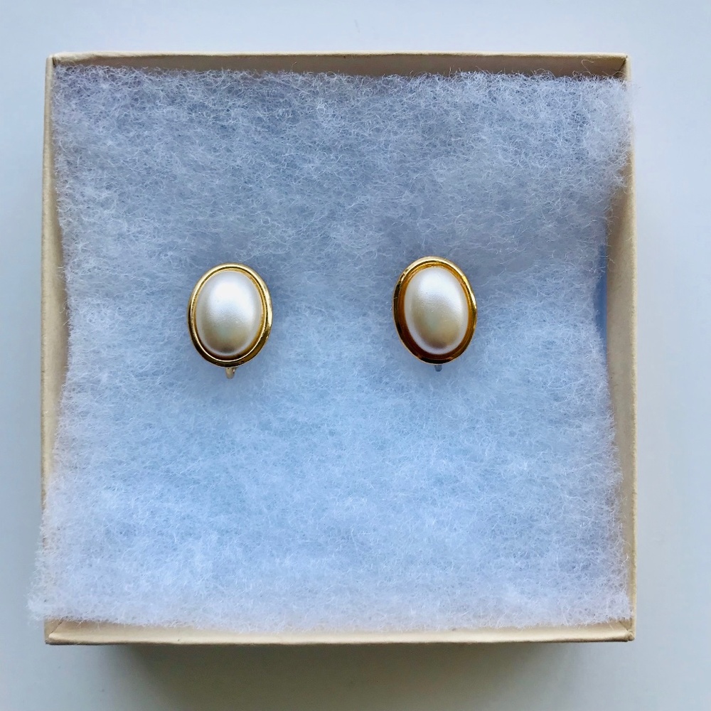 Vintage Napier White & Gold Screw-Back Earrings
